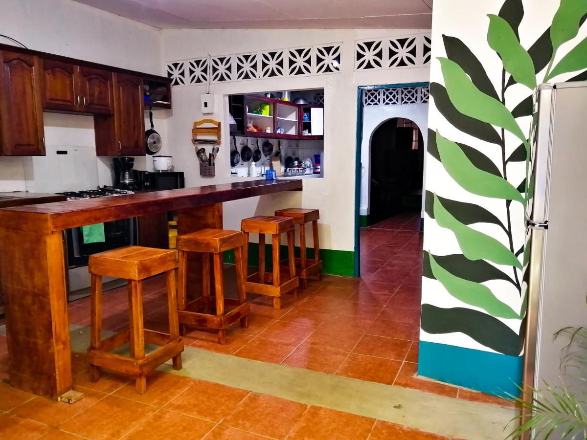 Hostal El Rio Леон Екстер'єр фото