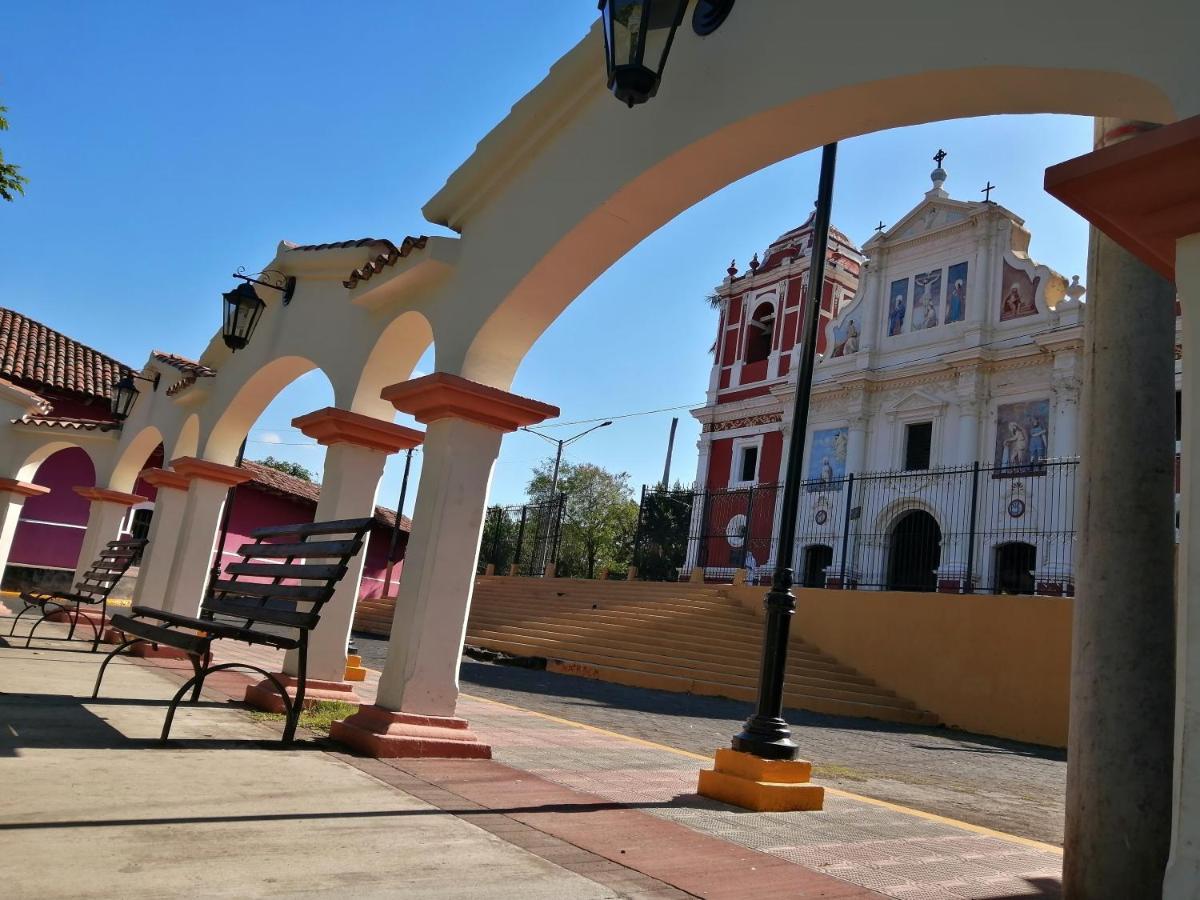 Hostal El Rio Леон Екстер'єр фото