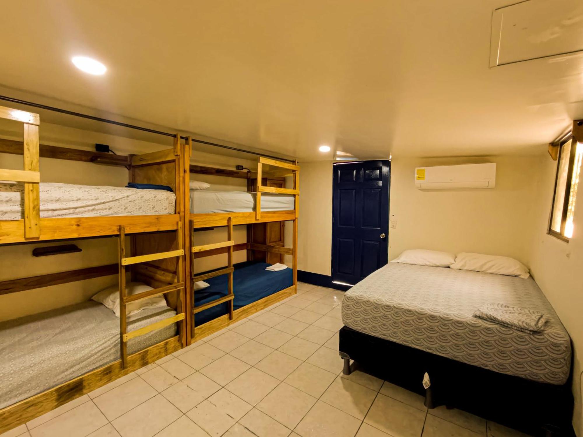 Hostal El Rio Леон Екстер'єр фото